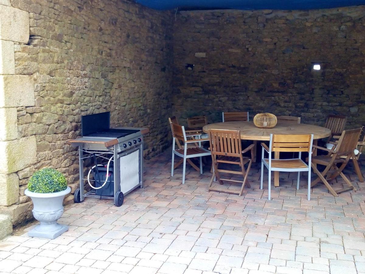 Maison Spacieuse A Plougonven Avec Jacuzzi Et Jardin Eksteriør bilde