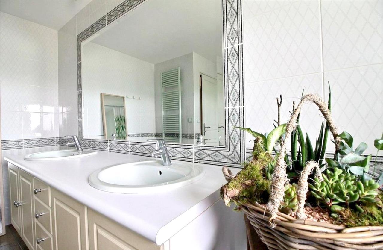 Maison Spacieuse A Plougonven Avec Jacuzzi Et Jardin Eksteriør bilde