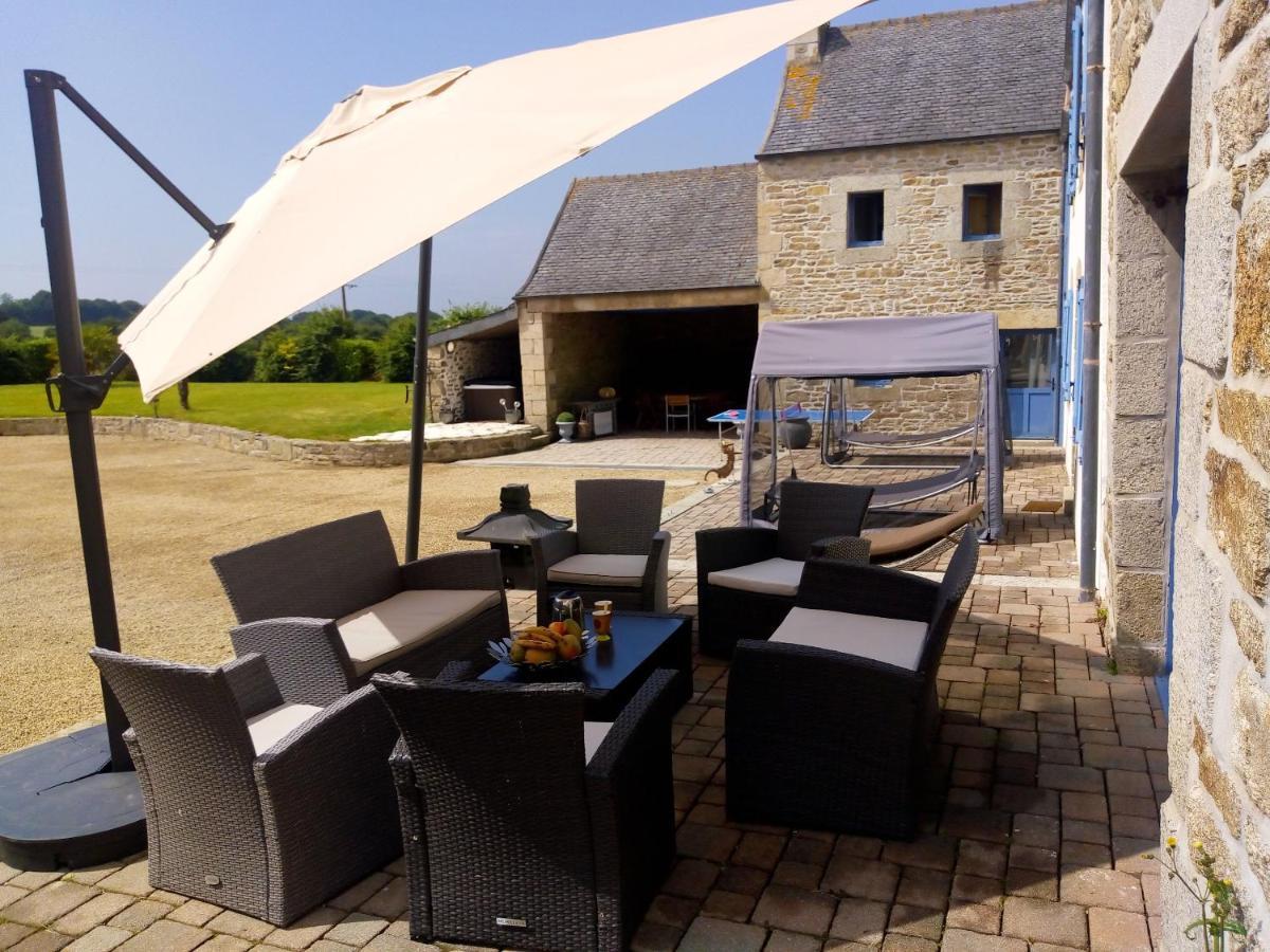 Maison Spacieuse A Plougonven Avec Jacuzzi Et Jardin Eksteriør bilde