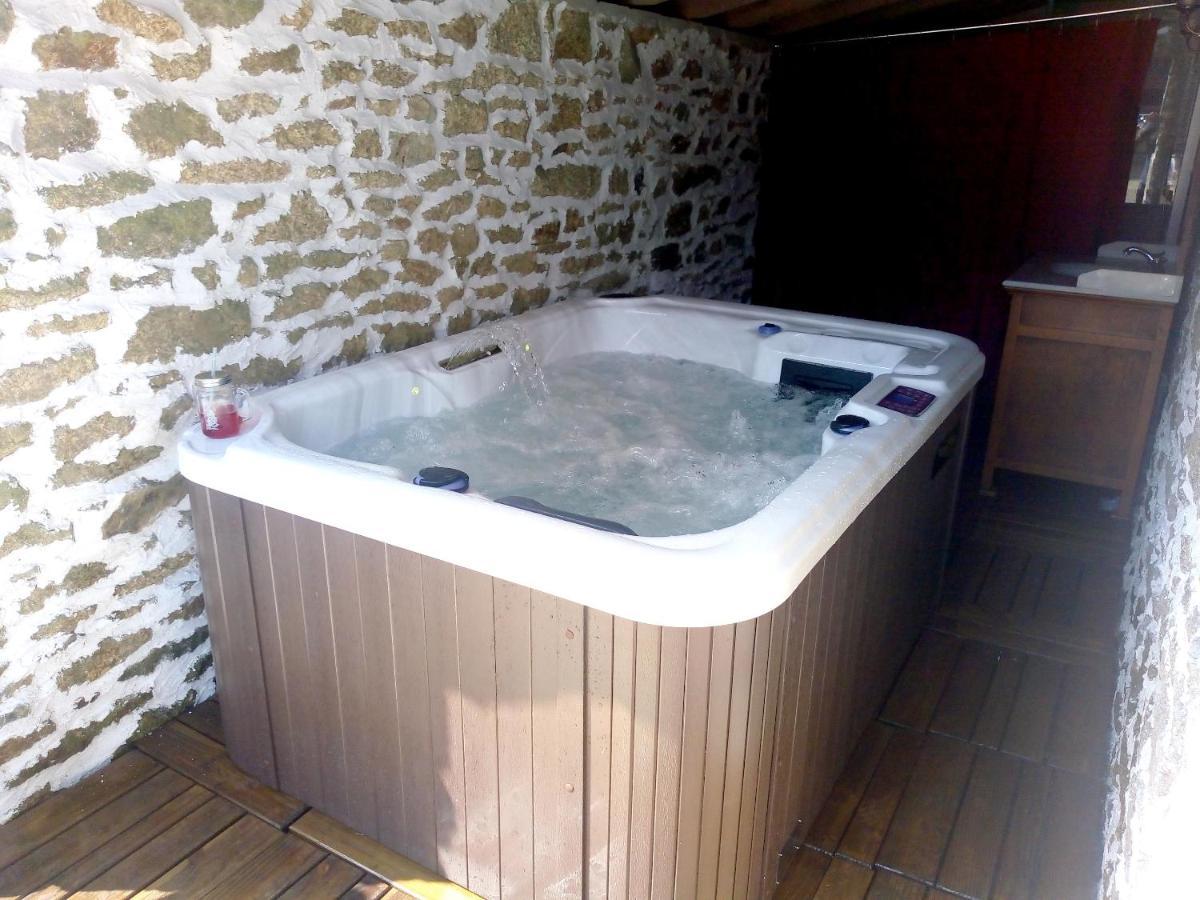 Maison Spacieuse A Plougonven Avec Jacuzzi Et Jardin Eksteriør bilde