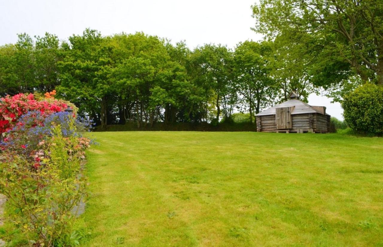 Maison Spacieuse A Plougonven Avec Jacuzzi Et Jardin Eksteriør bilde